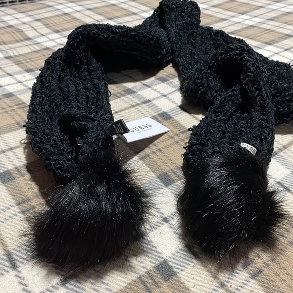 Guess - Picture 3 of 5